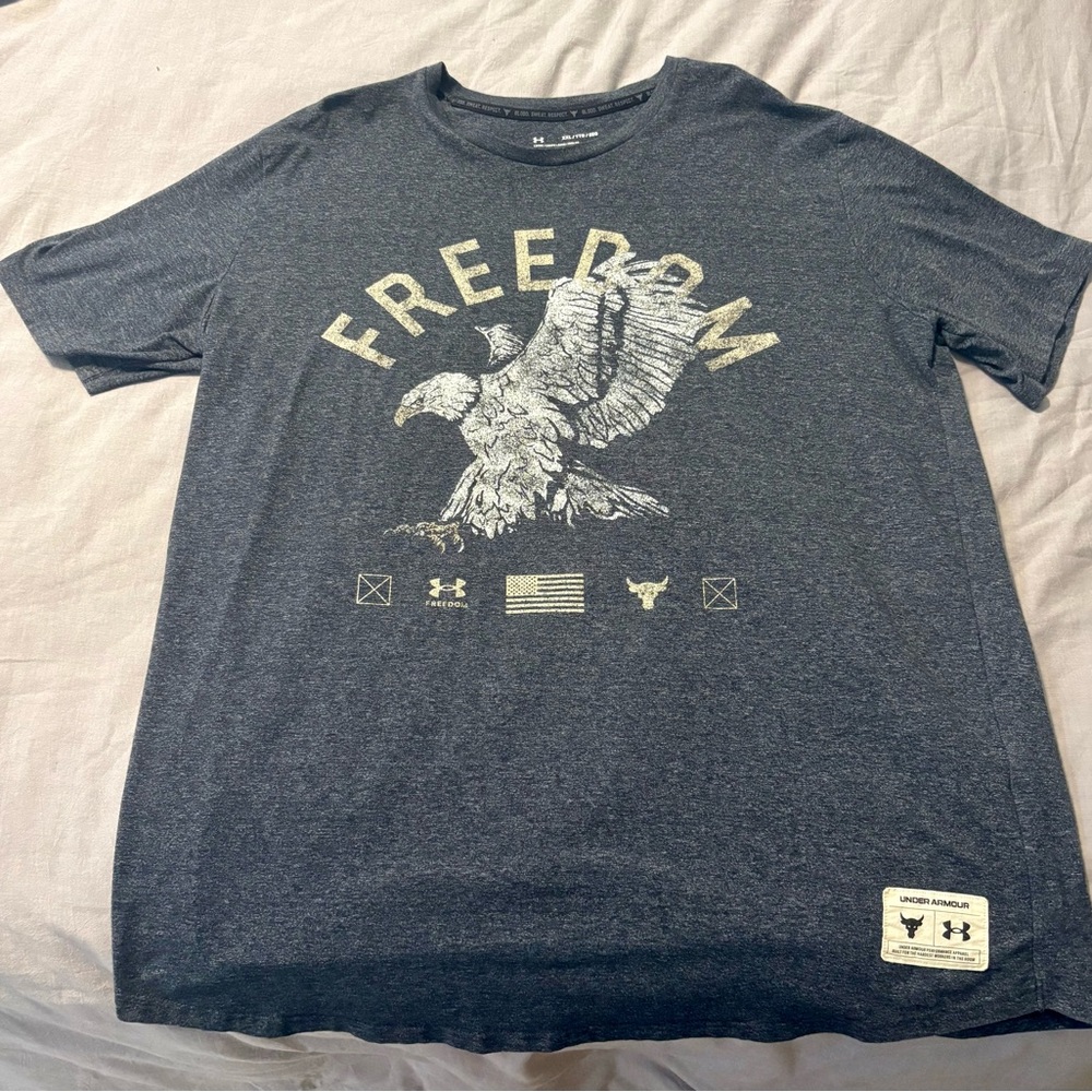 Under Armour Project Rock Men's Freedom Eagle Tee - Charcoal